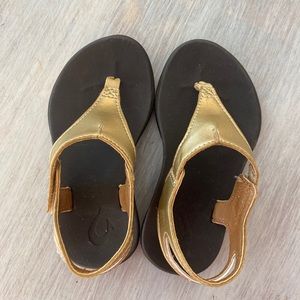Olukai little girls shoes size 9